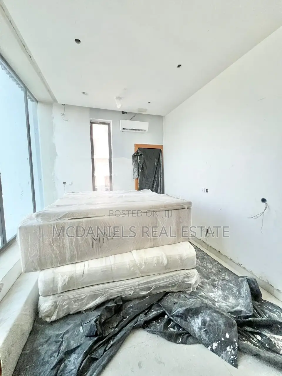 5bdrm Duplex in Banana Island for sale