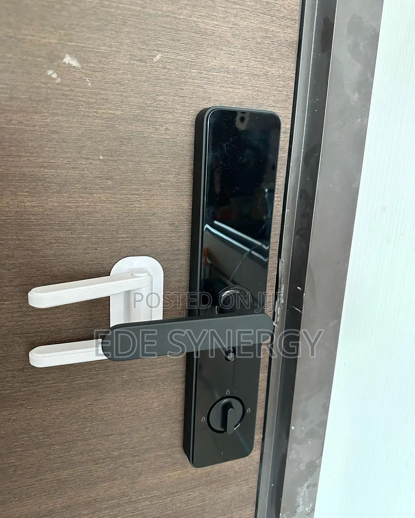 Advanced Fingerprint, Face ID Smartlock. Swift Delivery