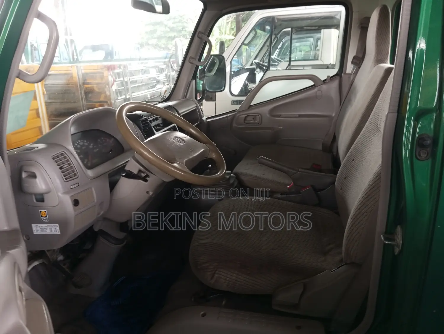 Toyota Regius 2005 Green