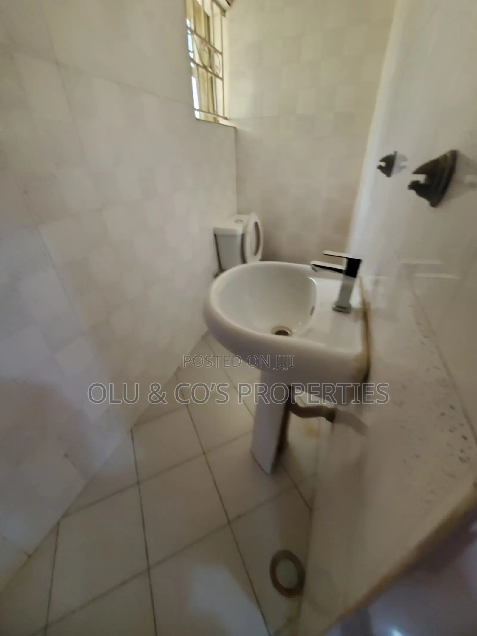 3bdrm Bungalow in An Estate In for sale