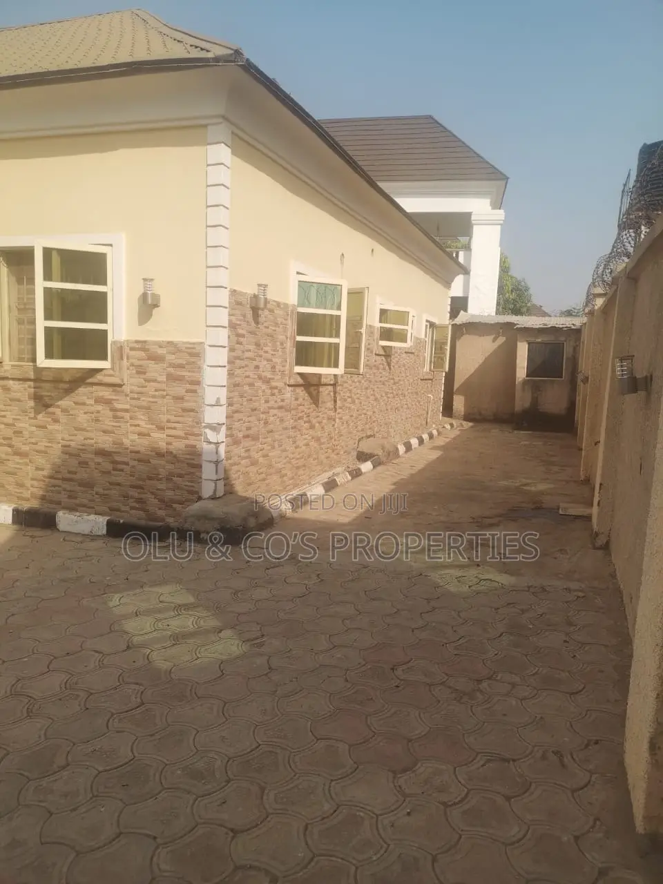 3bdrm Bungalow in An Estate In for sale