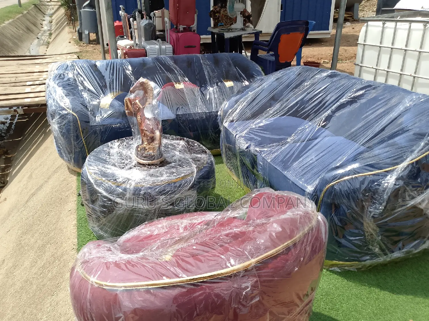 6 Seater With Table Beautiful Luxury Cussion Chairs