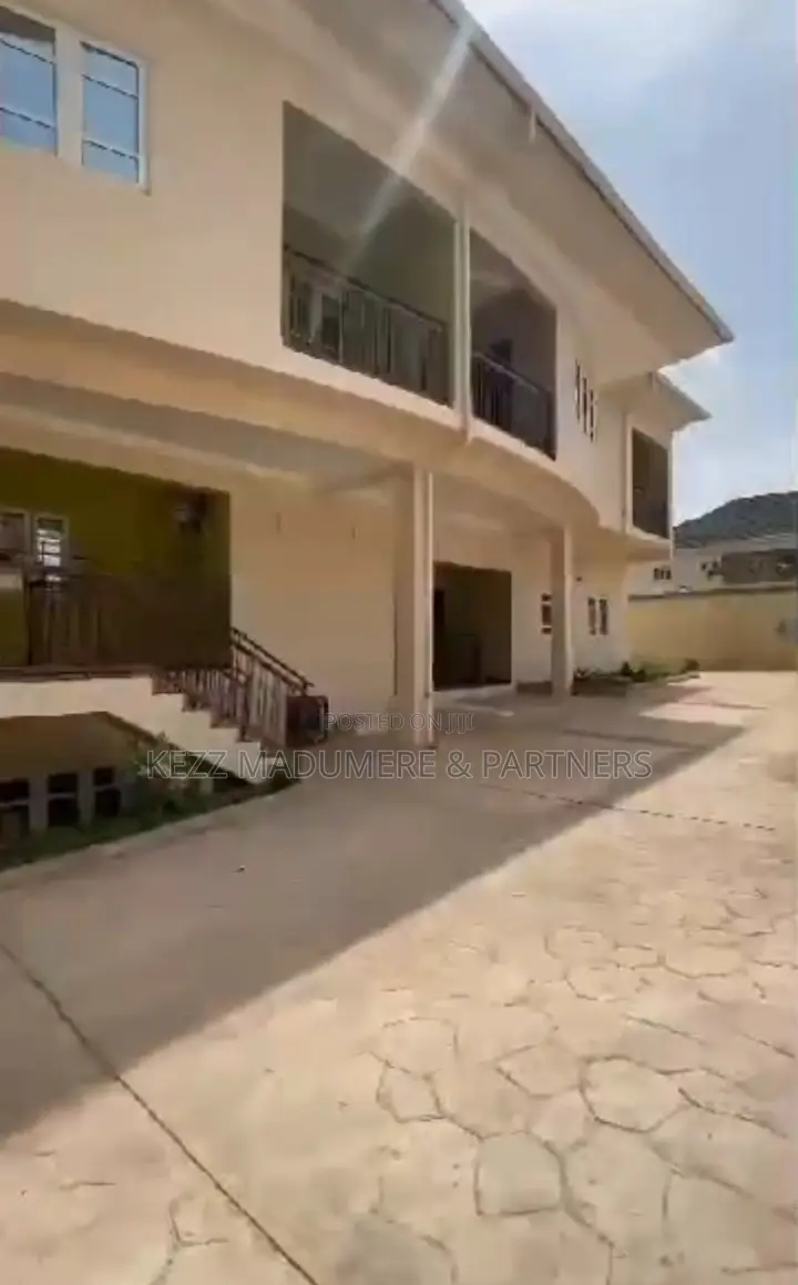 16bdrm Maisonette in Along Brown & Brown, Enugu for sale