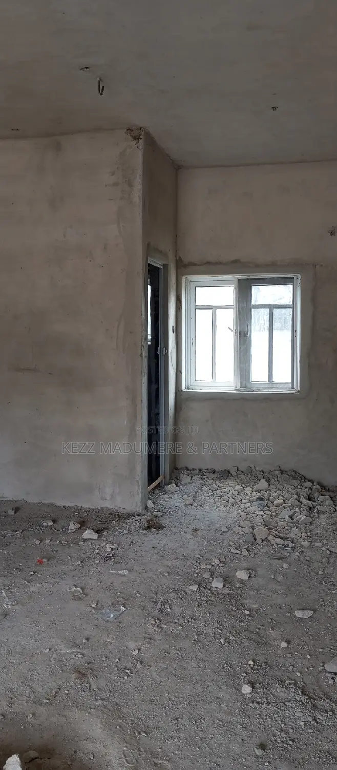 To Let Duplex Shop Around Rumuokwuta Flyover