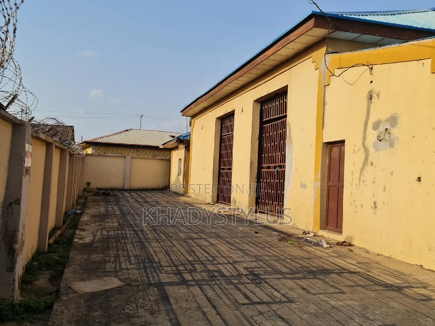 Warehouse, Offices And 4 Room Selfcon