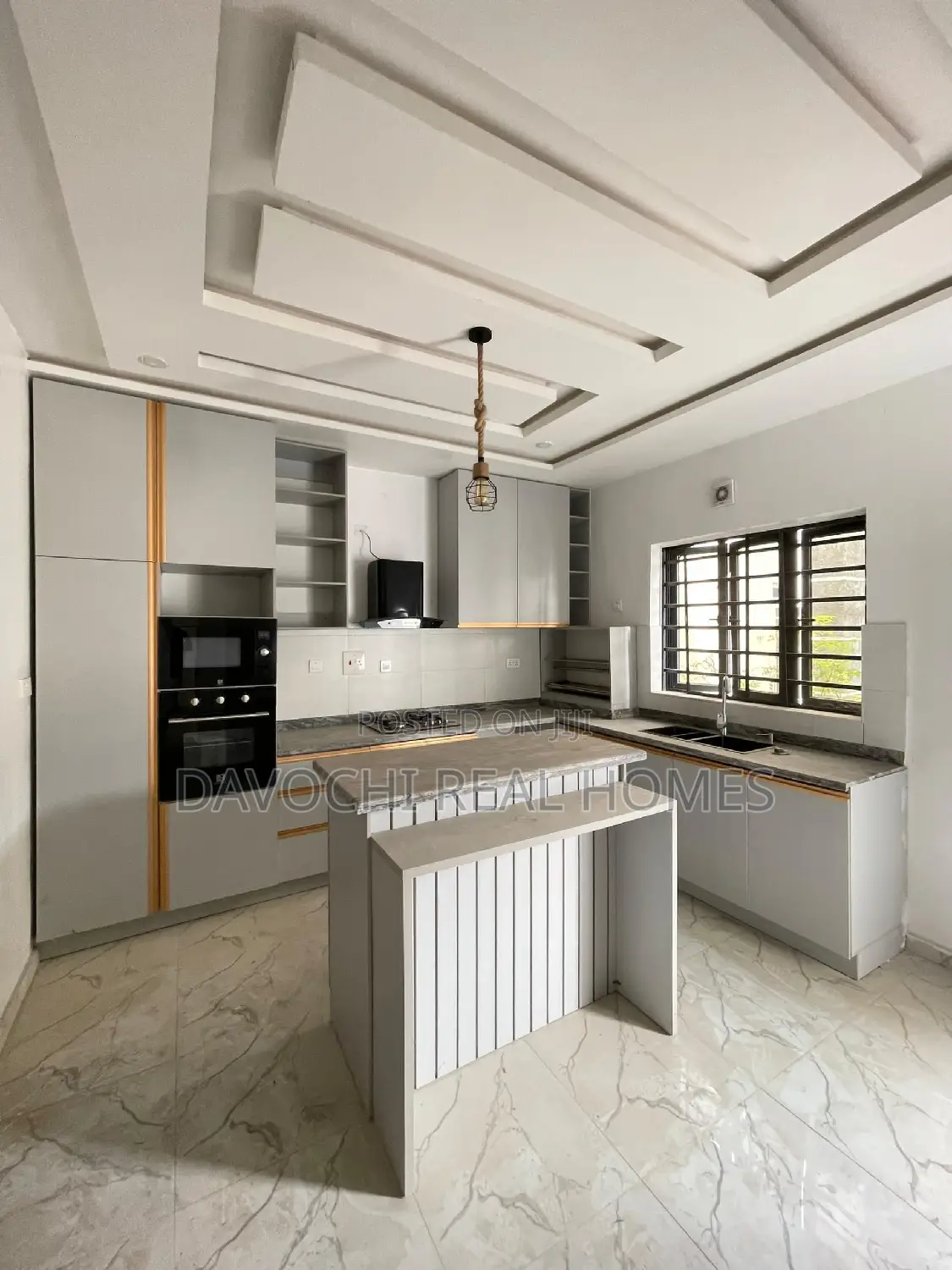 4bdrm Maisonette in Chevron Drive, Lekki for sale