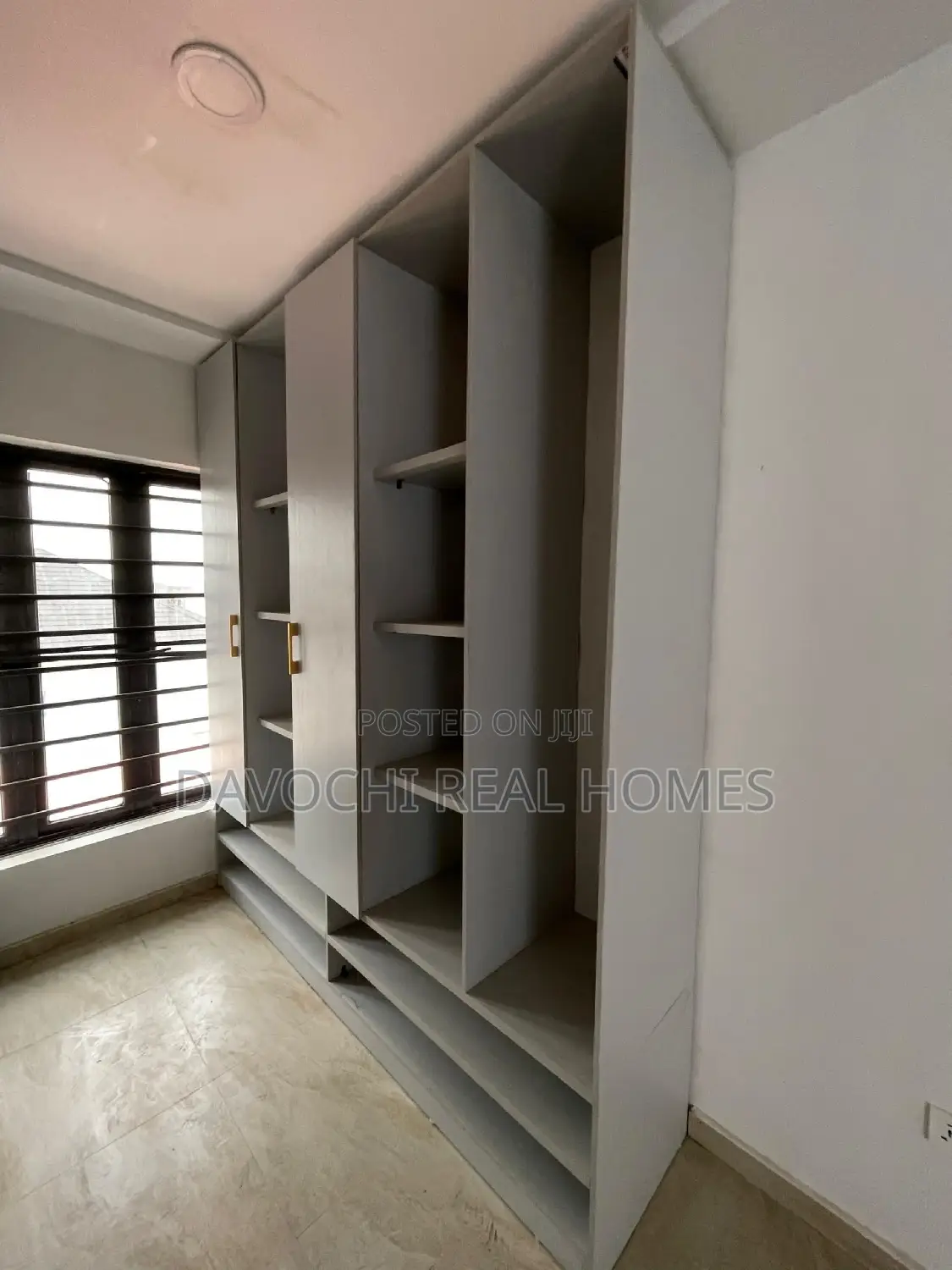 4bdrm Maisonette in Chevron Drive, Lekki for sale