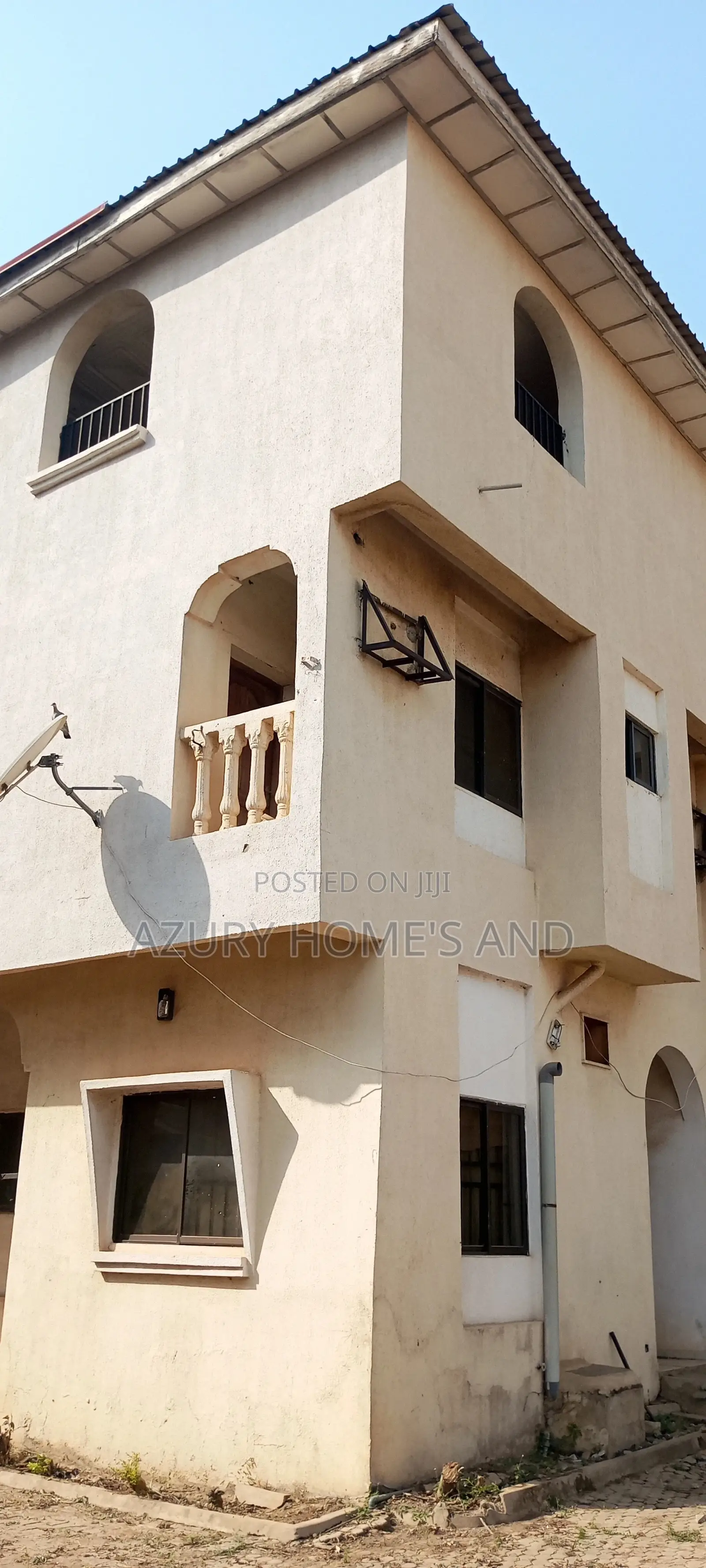 24 Rooms Hotel for Sale