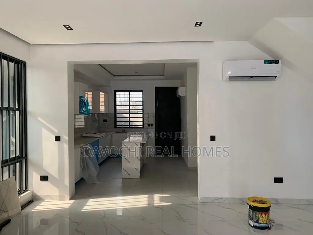 4bdrm Maisonette in Lekki Phase One for rent