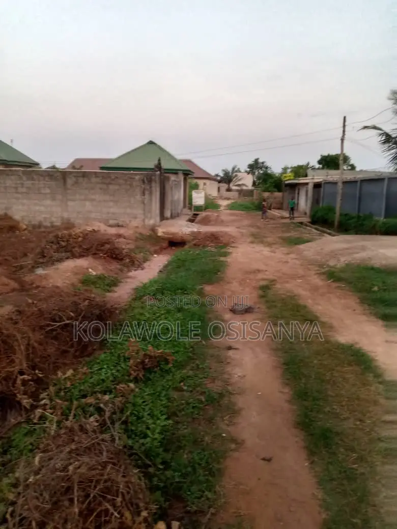 Quater Measuring 30ft By 60ft In A Serene Environ