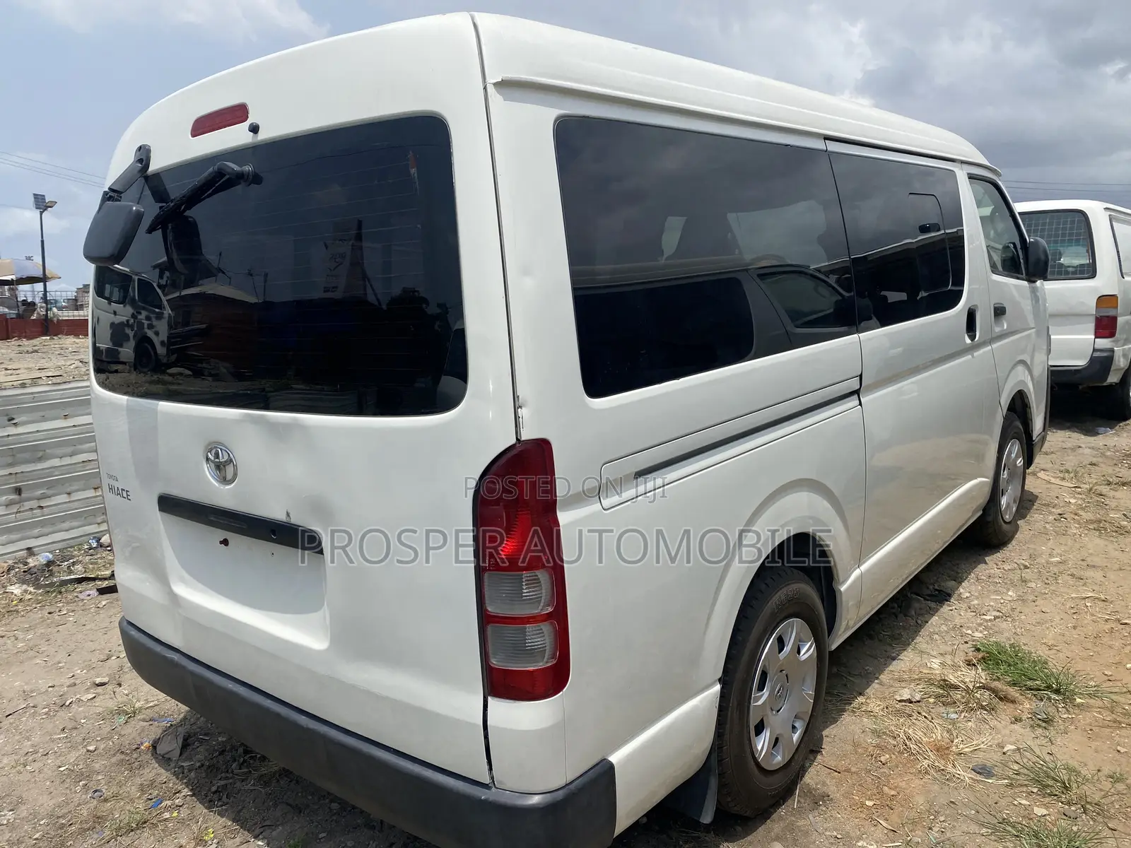 Toyota HiAce 2014 White