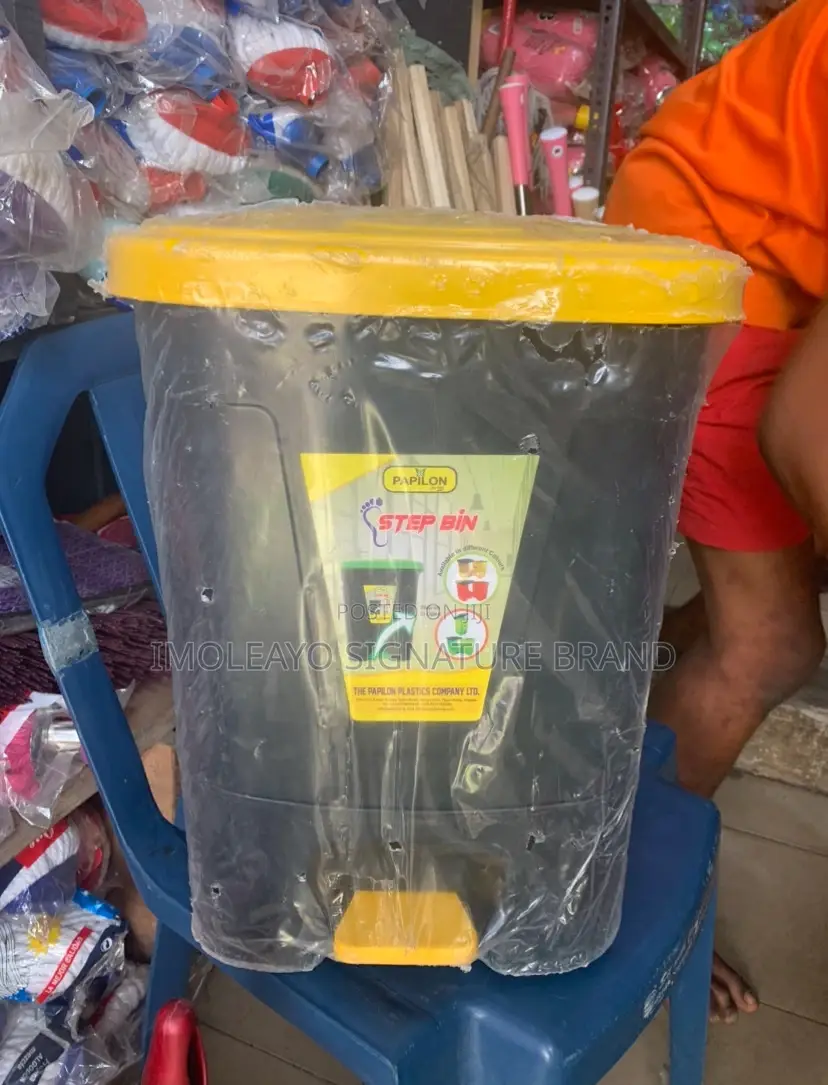 20L Plastic Pedal Bin or Trash Bin