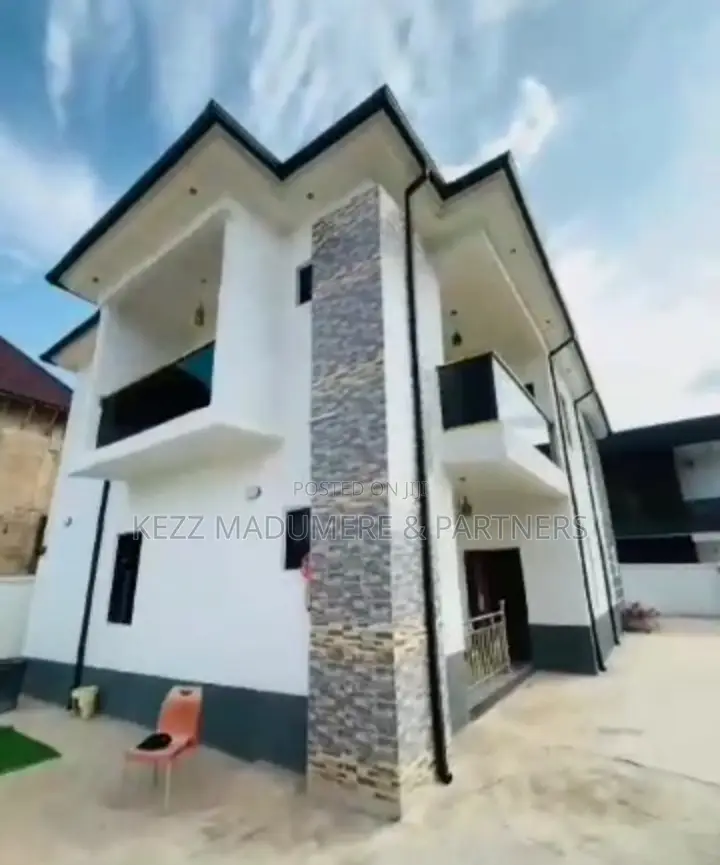4bdrm Duplex in Valley Estate , Near for sale