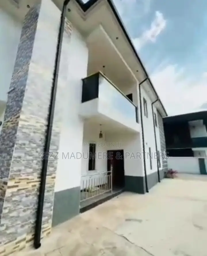4bdrm Duplex in Valley Estate , Near for sale
