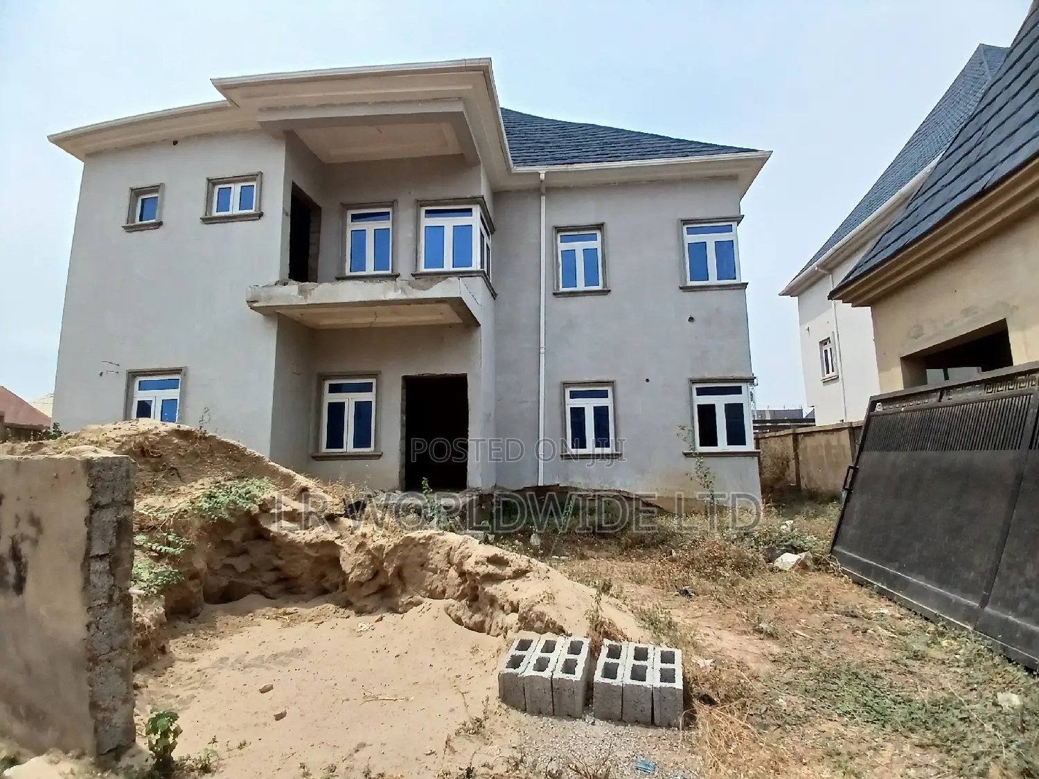 4bdrm Duplex in Lugbe District for sale