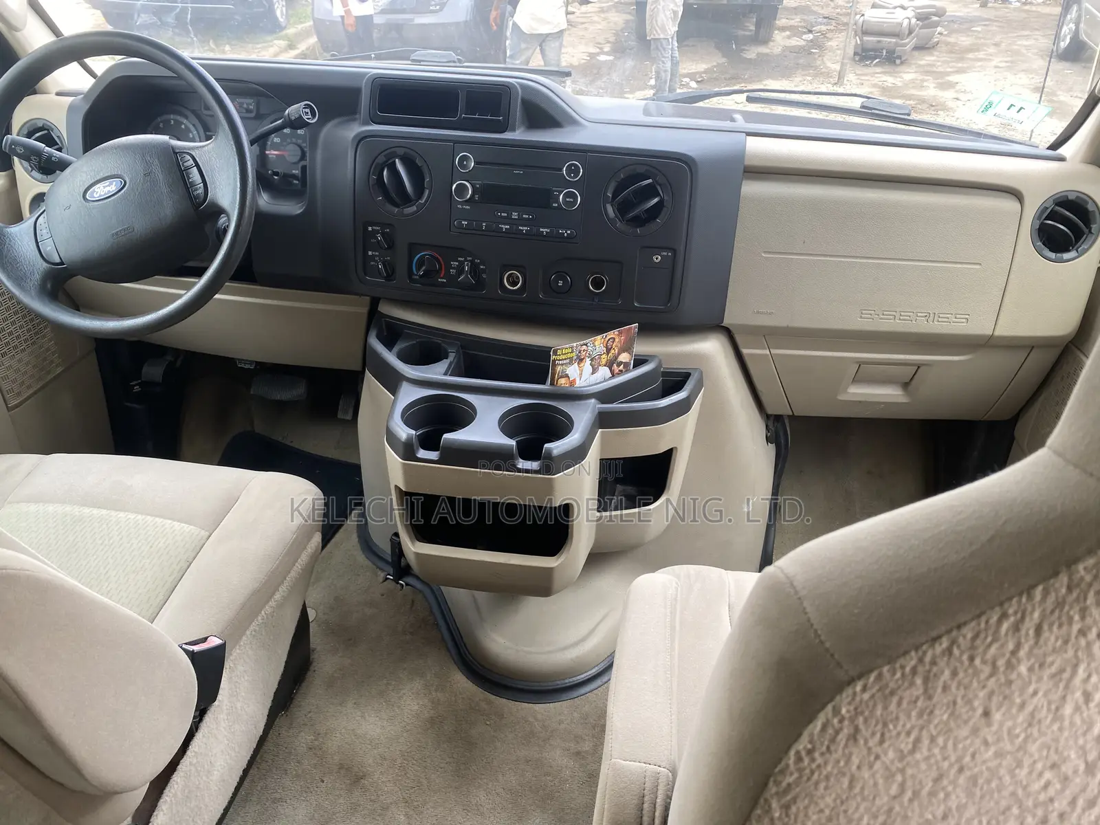 Ford E350 2012 Beige