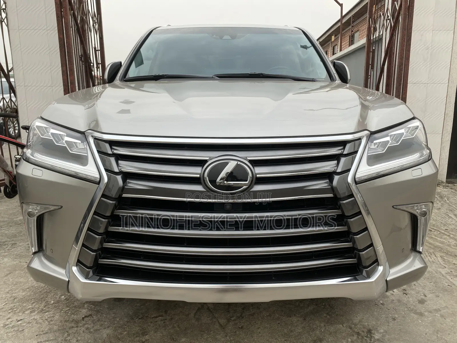 Lexus LX 570 AWD 2020 Gold