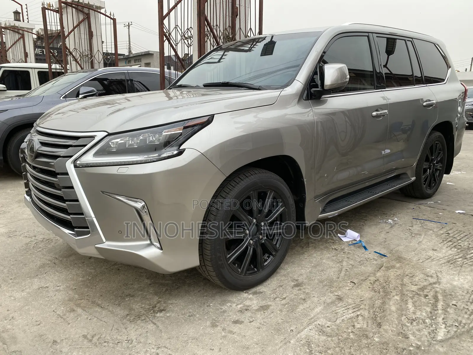 Lexus LX 570 AWD 2020 Gold