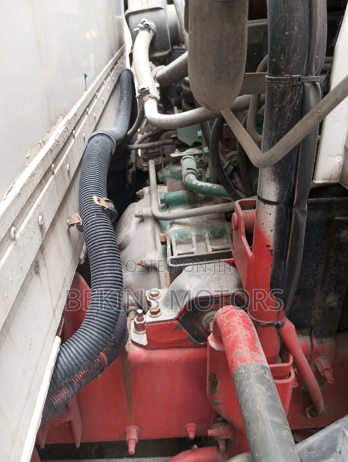 Foreign Used Volvo, 8bolts. 6tire.