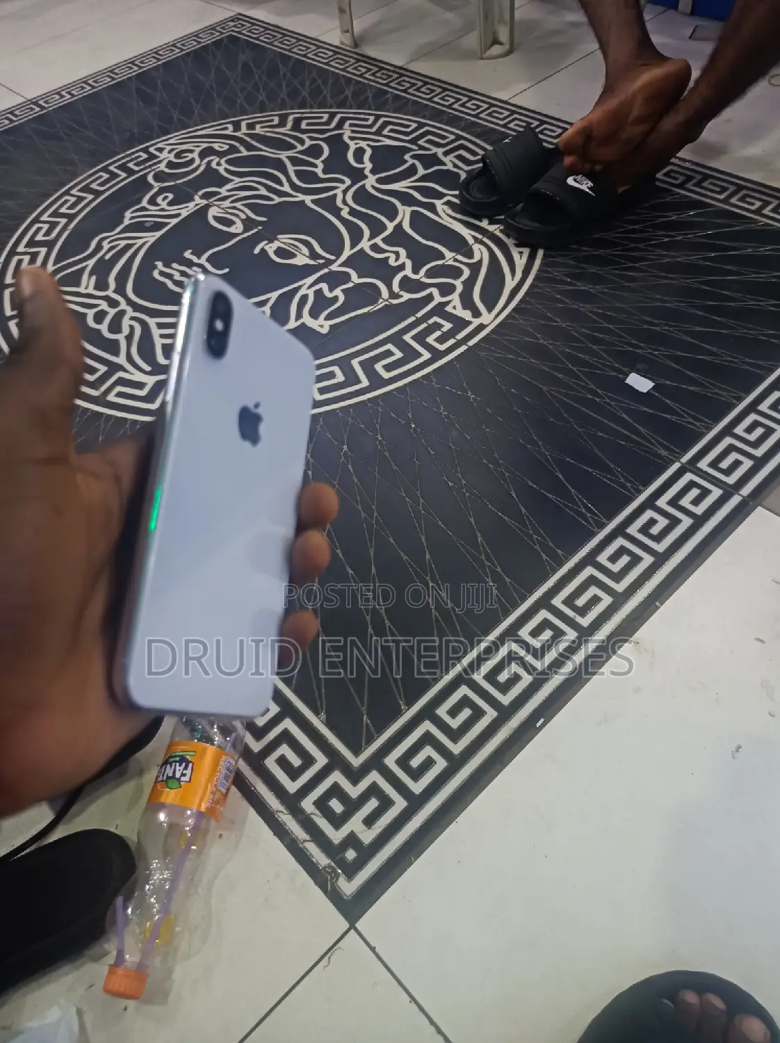 Apple iPhone X 64 GB White