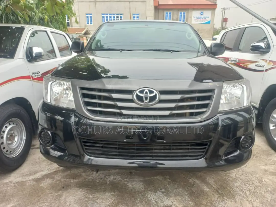 Toyota Hilux 2015 Black