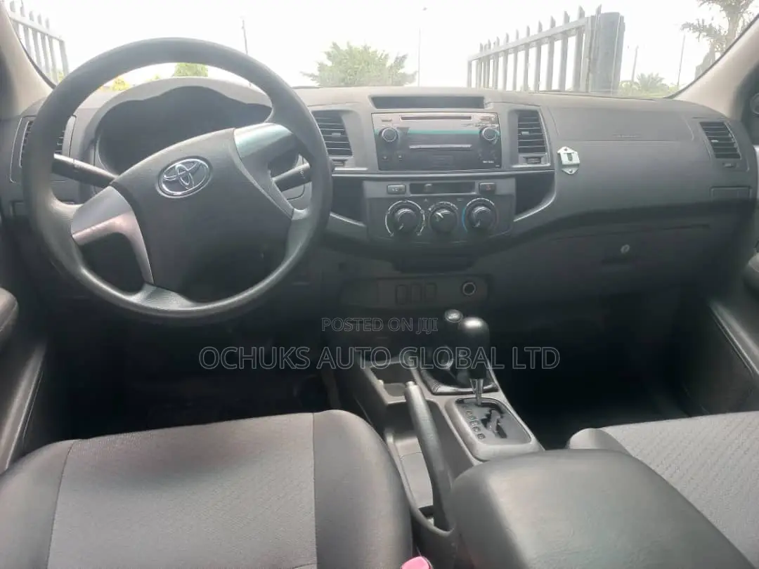 Toyota Hilux 2015 Black