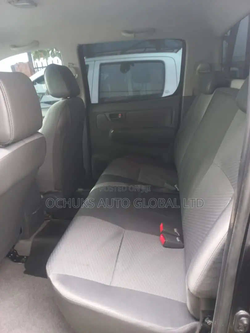 Toyota Hilux 2015 Black