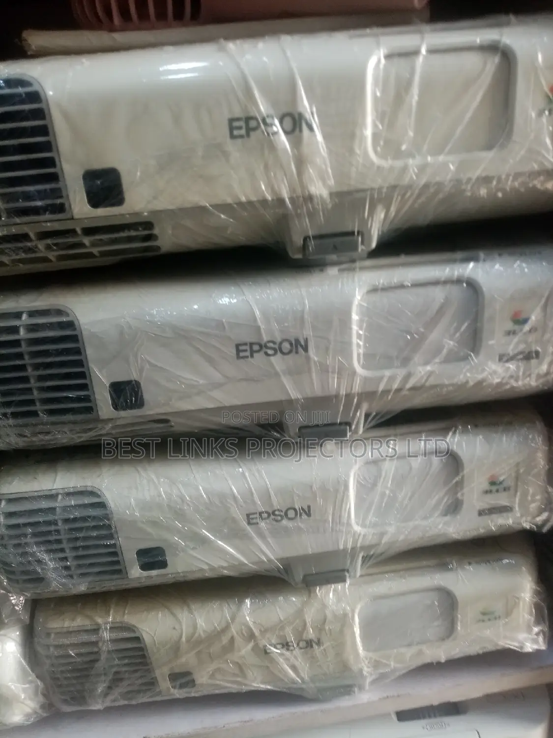 Epson Projector 3700 Lumens. Hdmi, Usb, VGA and Other Ports