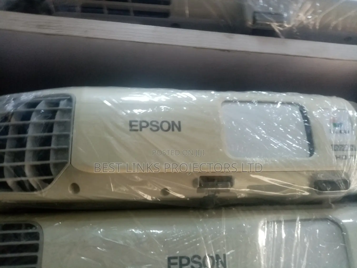 Epson Projector 3700 Lumens. Hdmi, Usb, VGA and Other Ports