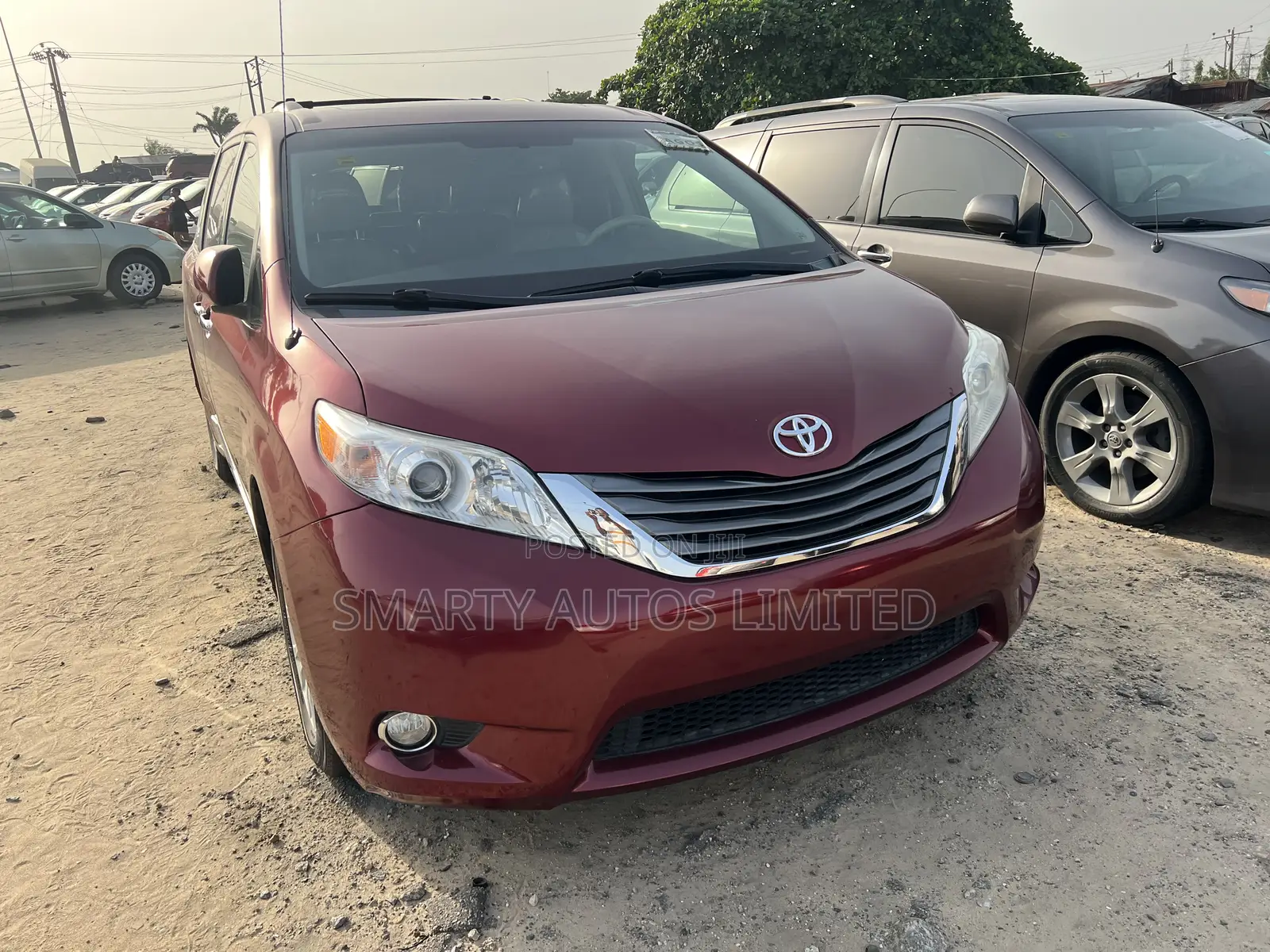 Toyota Sienna 2015 Red