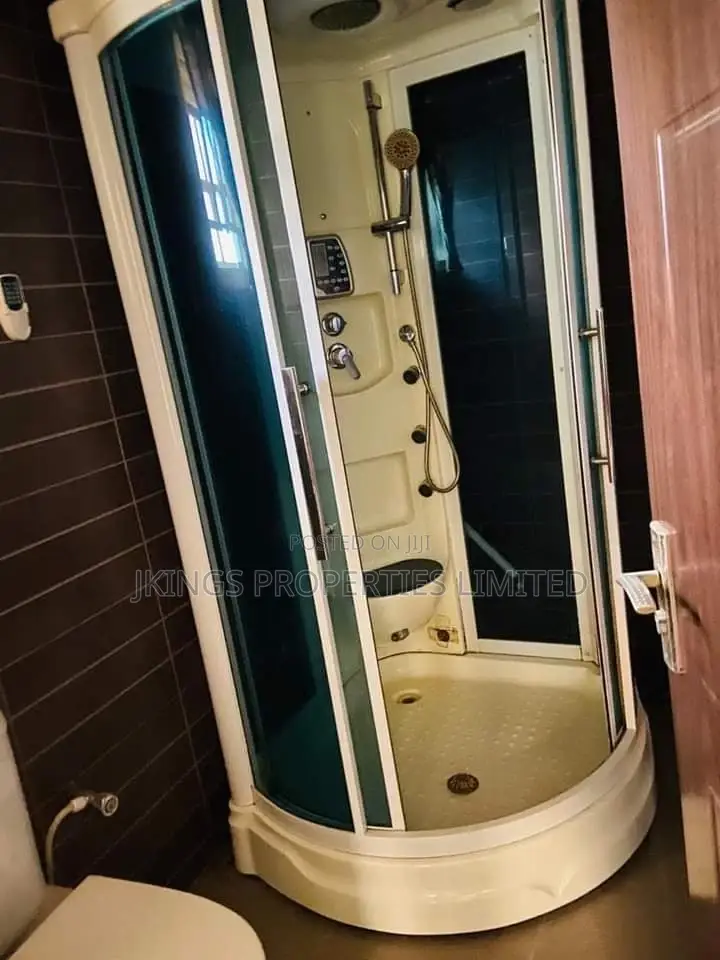 1bdrm Block of Flats in Lekki 1 for rent