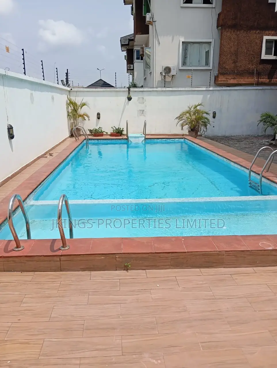 1bdrm Block of Flats in Lekki 1 for rent