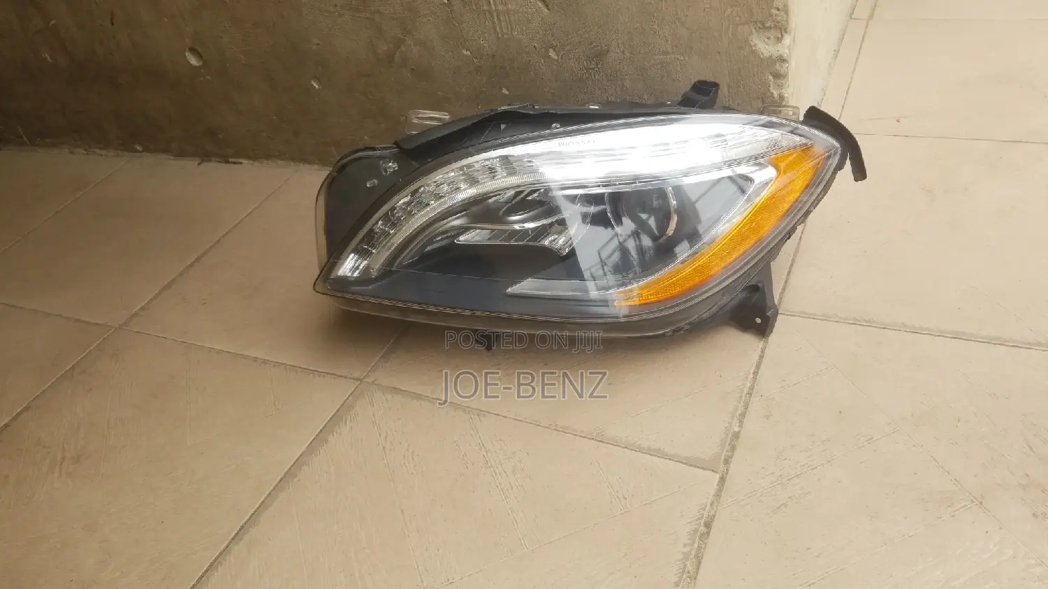 Ml350 2014 LED Left Side Headlights With Chargers
