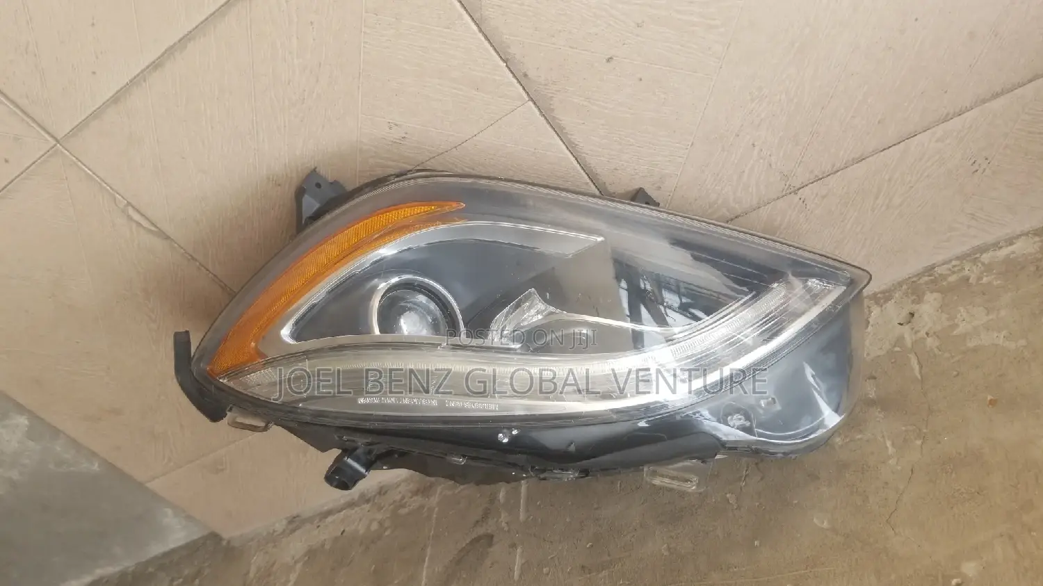 Ml350 2014 LED Left Side Headlights With Chargers