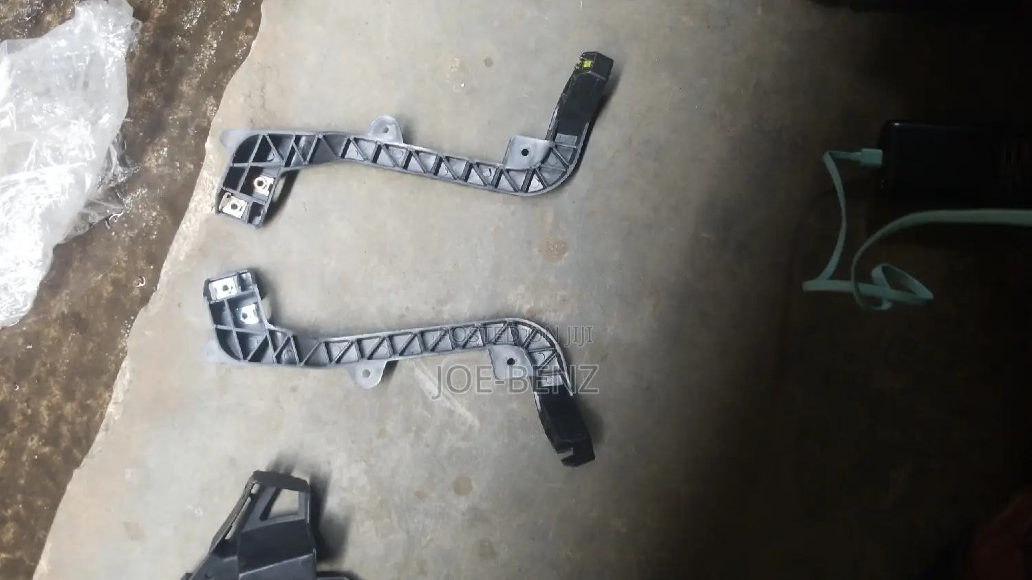 GLE/ Ml350 Set of Front Bumper Hanger Support