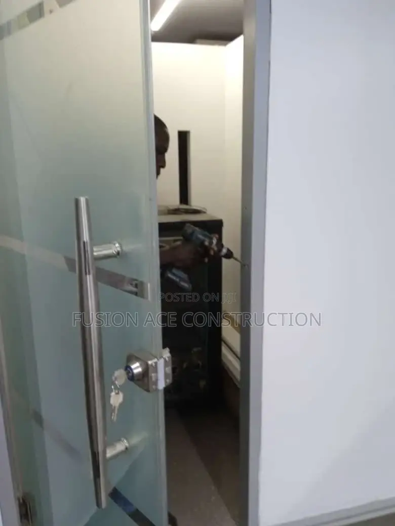 Frameless Door / Glass Door / Toughened Glass / Frozen