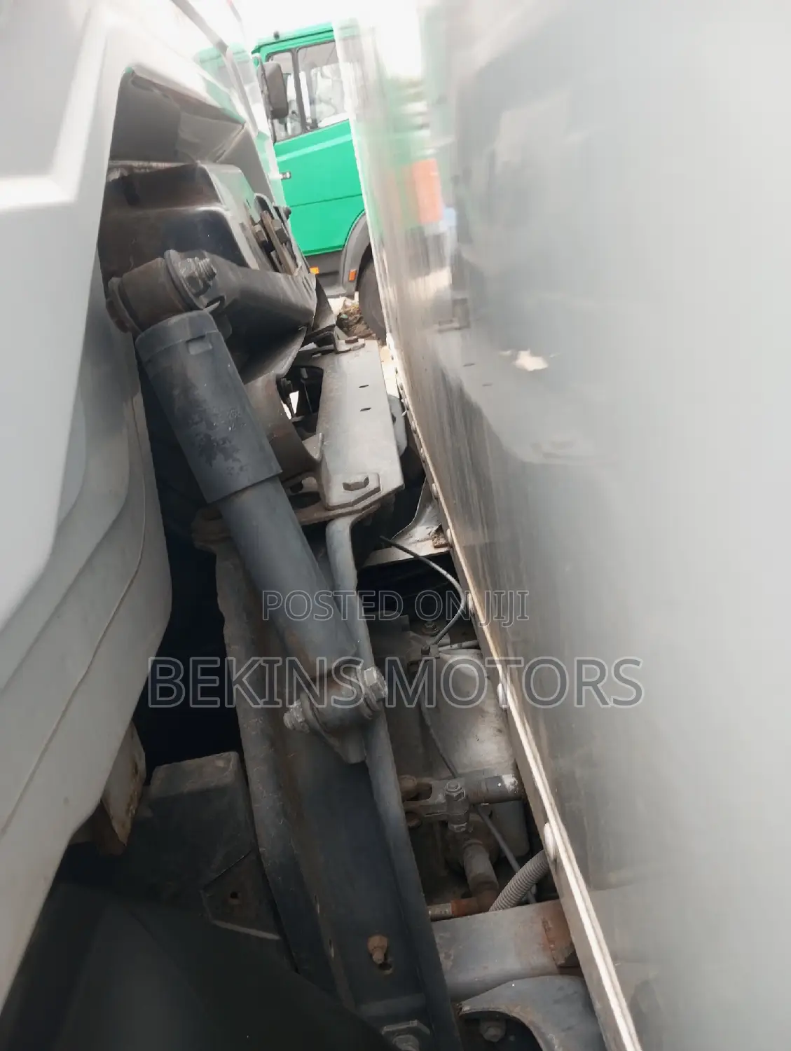 Foreign Used Mercedes-Benz Cover Body Truck
