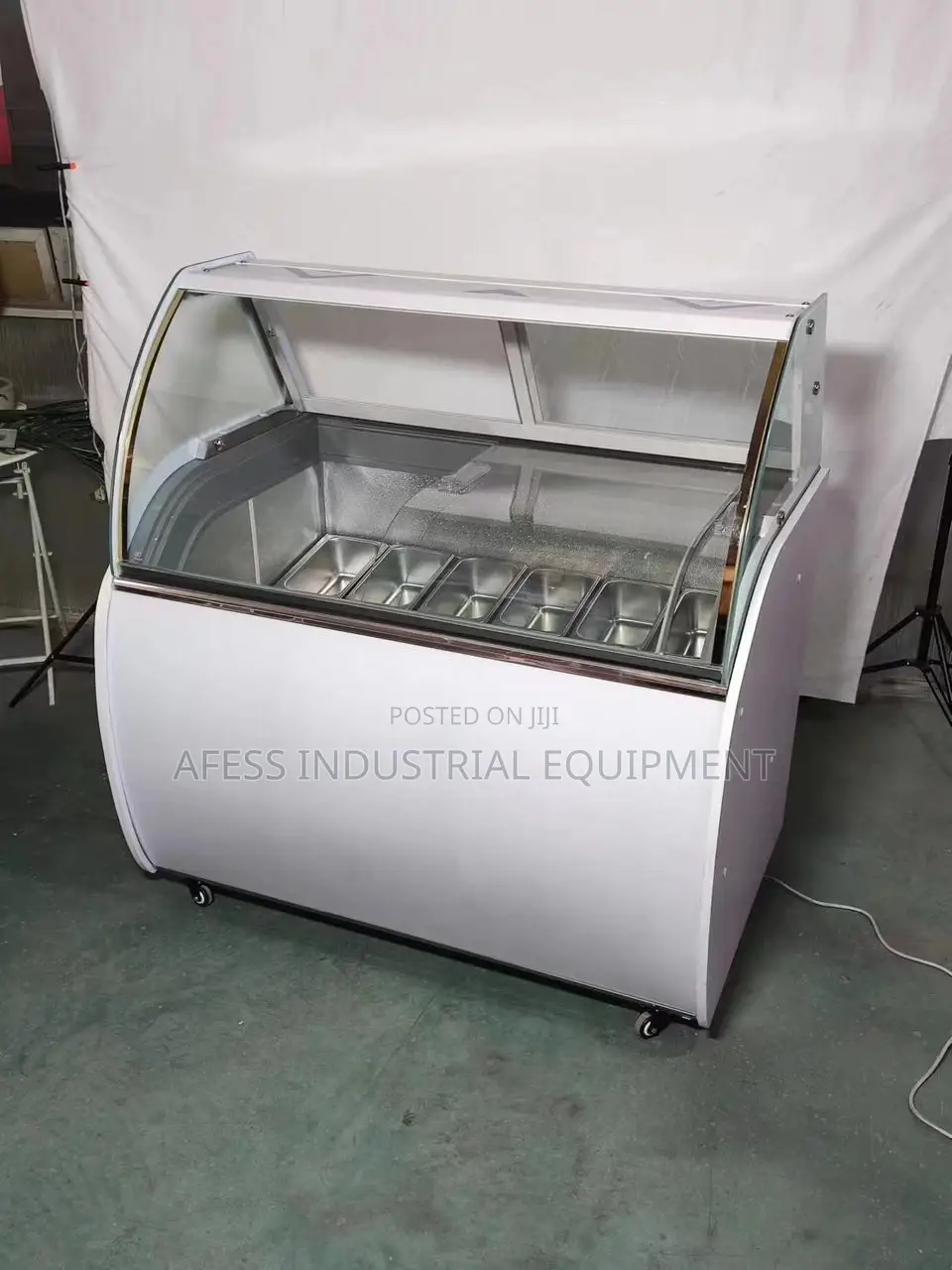19 Plates Curved Ice Cream Display Chiller