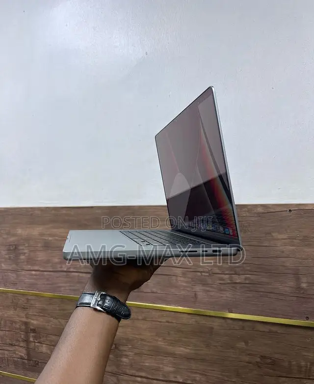 Laptop Apple MacBook Pro 2021 M1 32GB Apple M1 Pro SSD 512GB