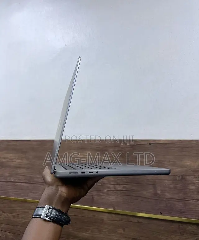 Laptop Apple MacBook Pro 2021 M1 32GB Apple M1 Pro SSD 512GB