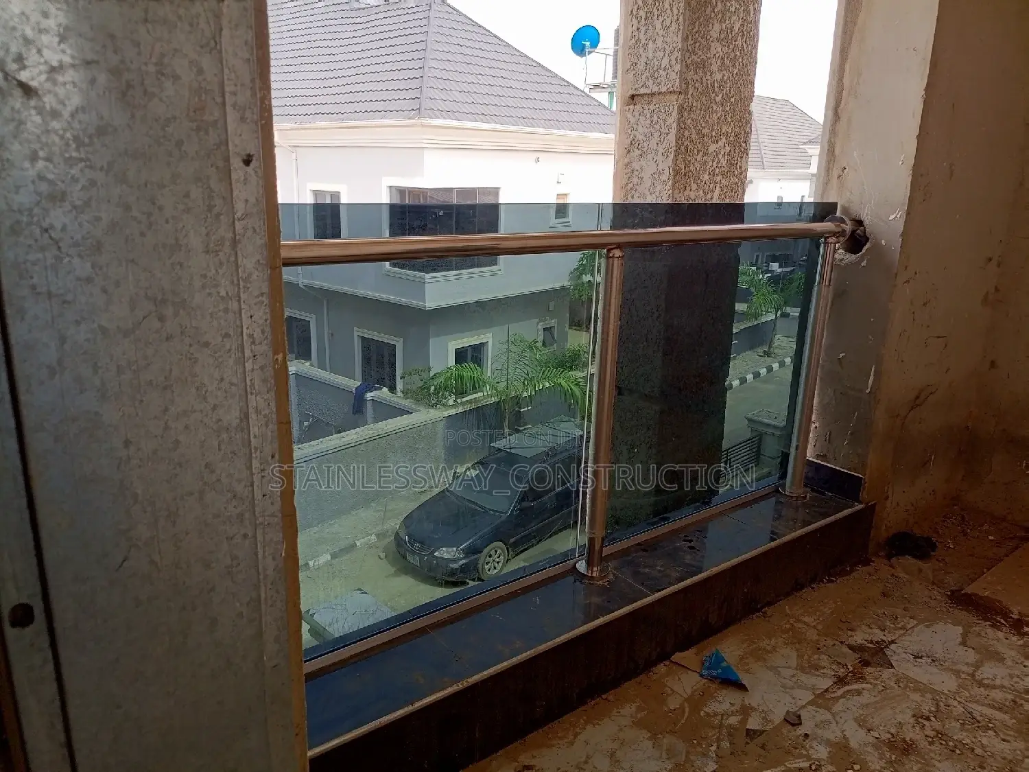 Dark 10mm Gary Glass Balcony Craft Handrails