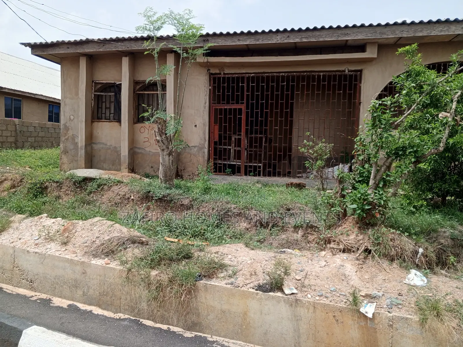 Commercial 1200m2 Plot of Land on Akala Express