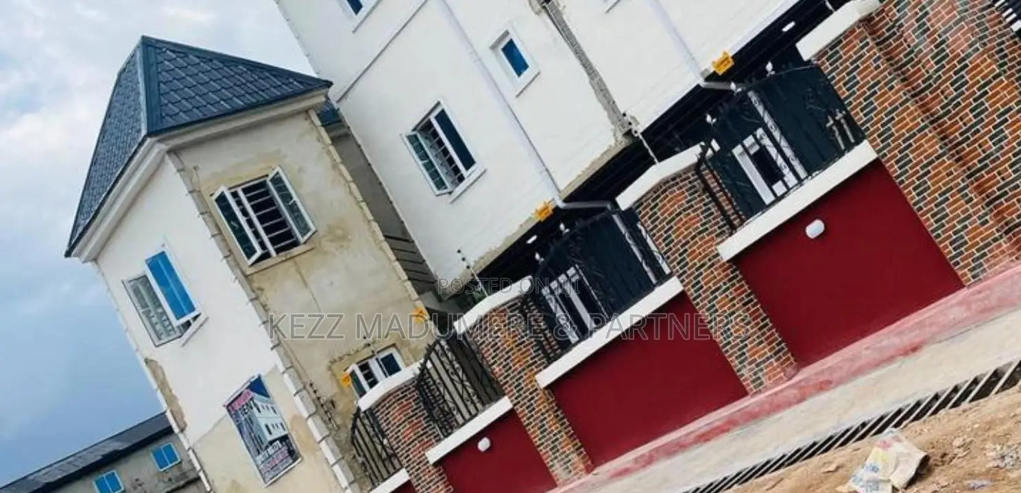9bdrm Block of Flats in New Garki , Enugu , for sale