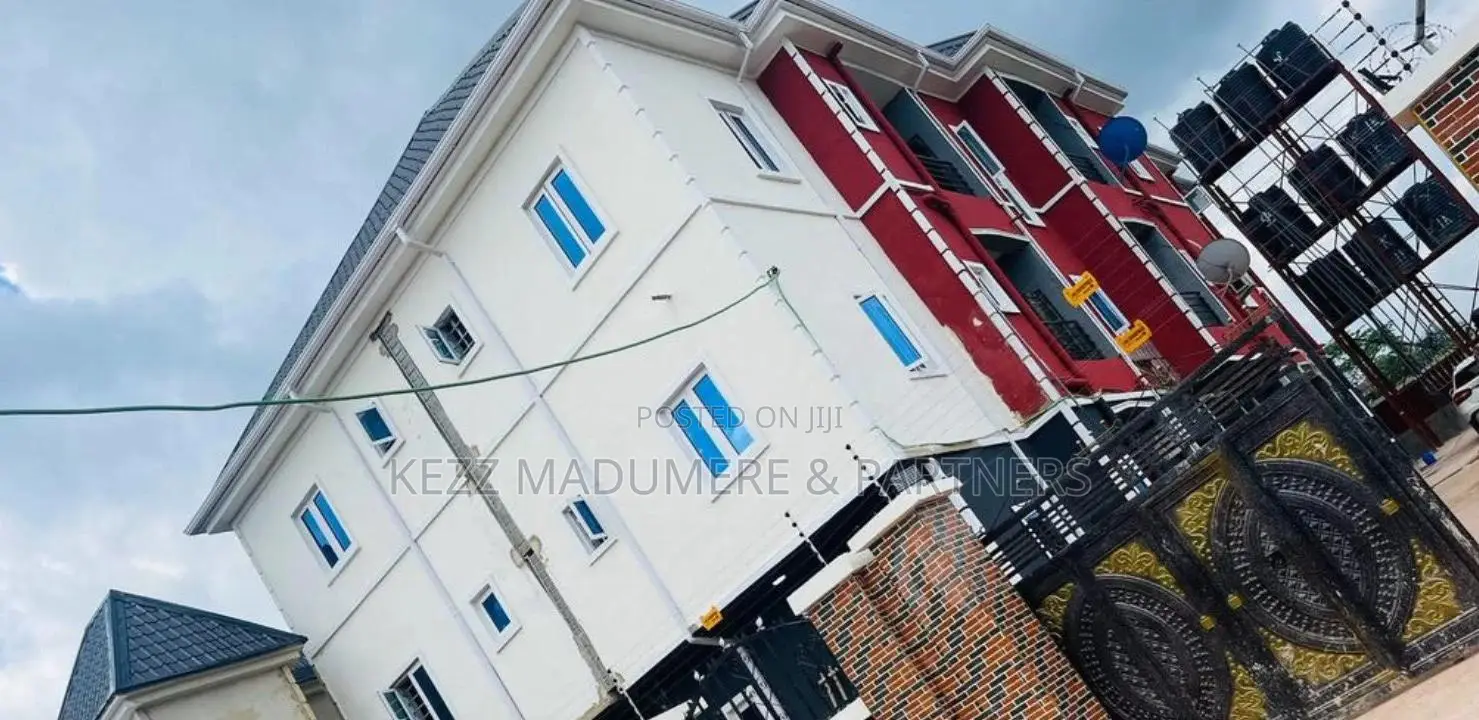 9bdrm Block of Flats in New Garki , Enugu , for sale