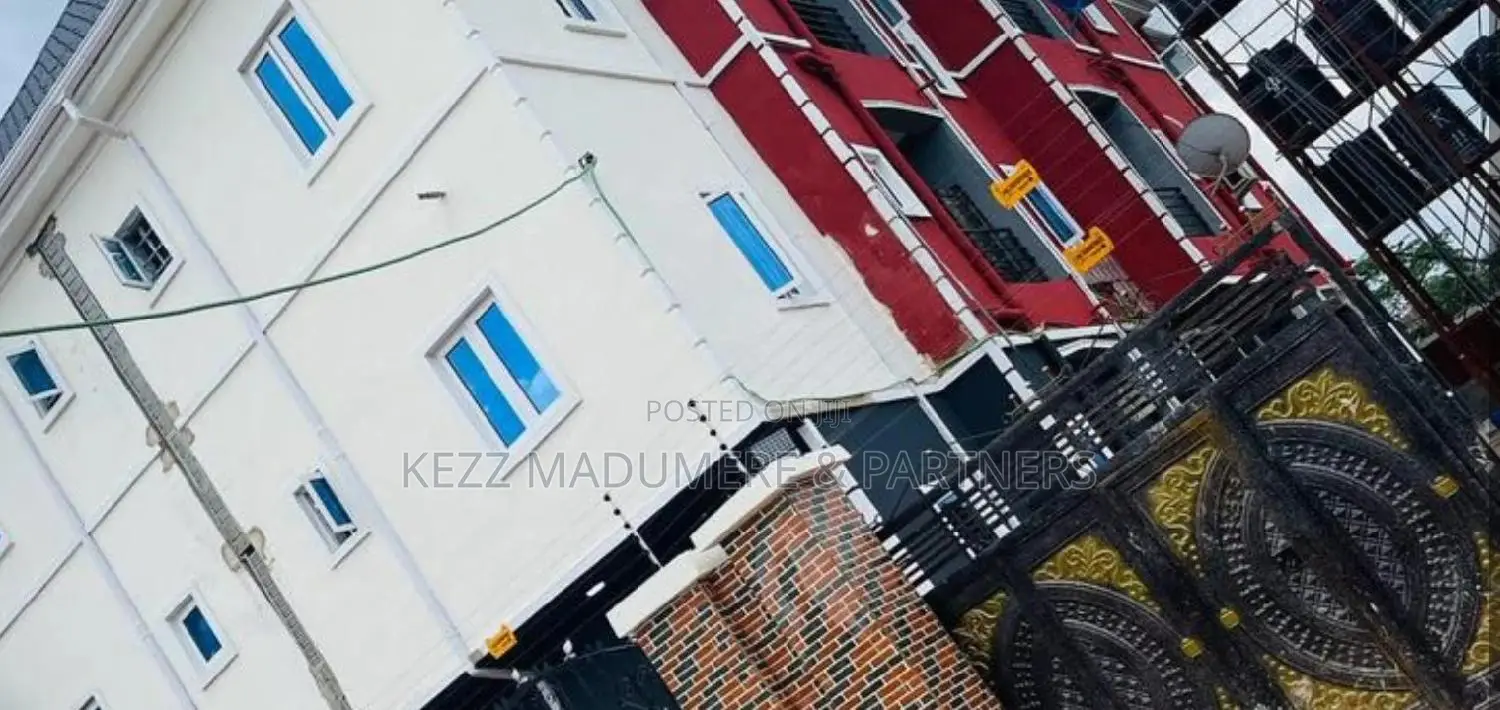 9bdrm Block of Flats in New Garki , Enugu , for sale