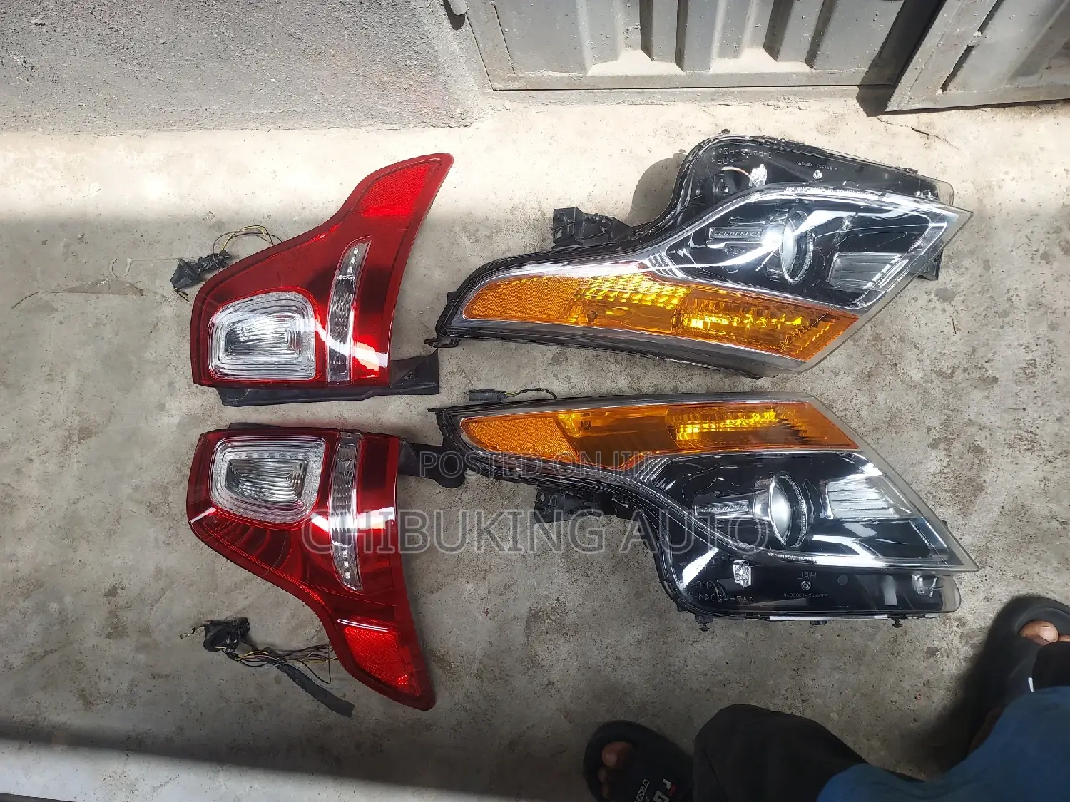 Headlight Ford Explorer 2013