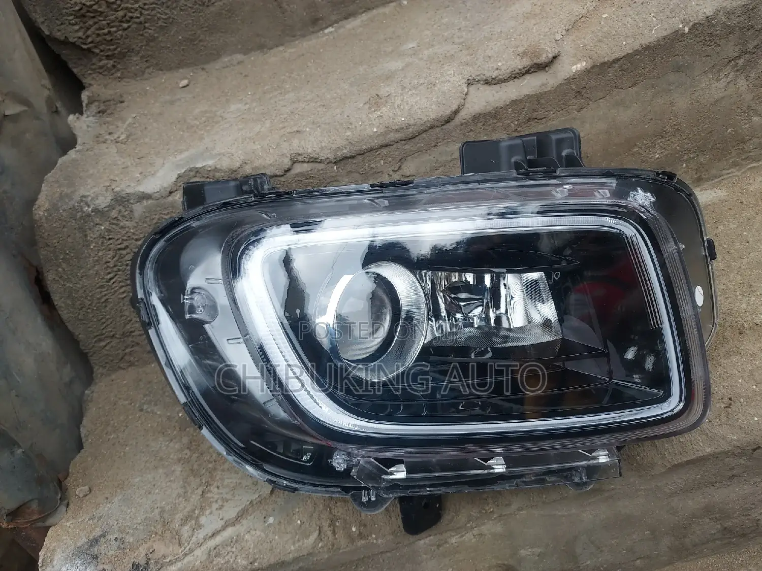 Headlight Hyundai Veneu 2015