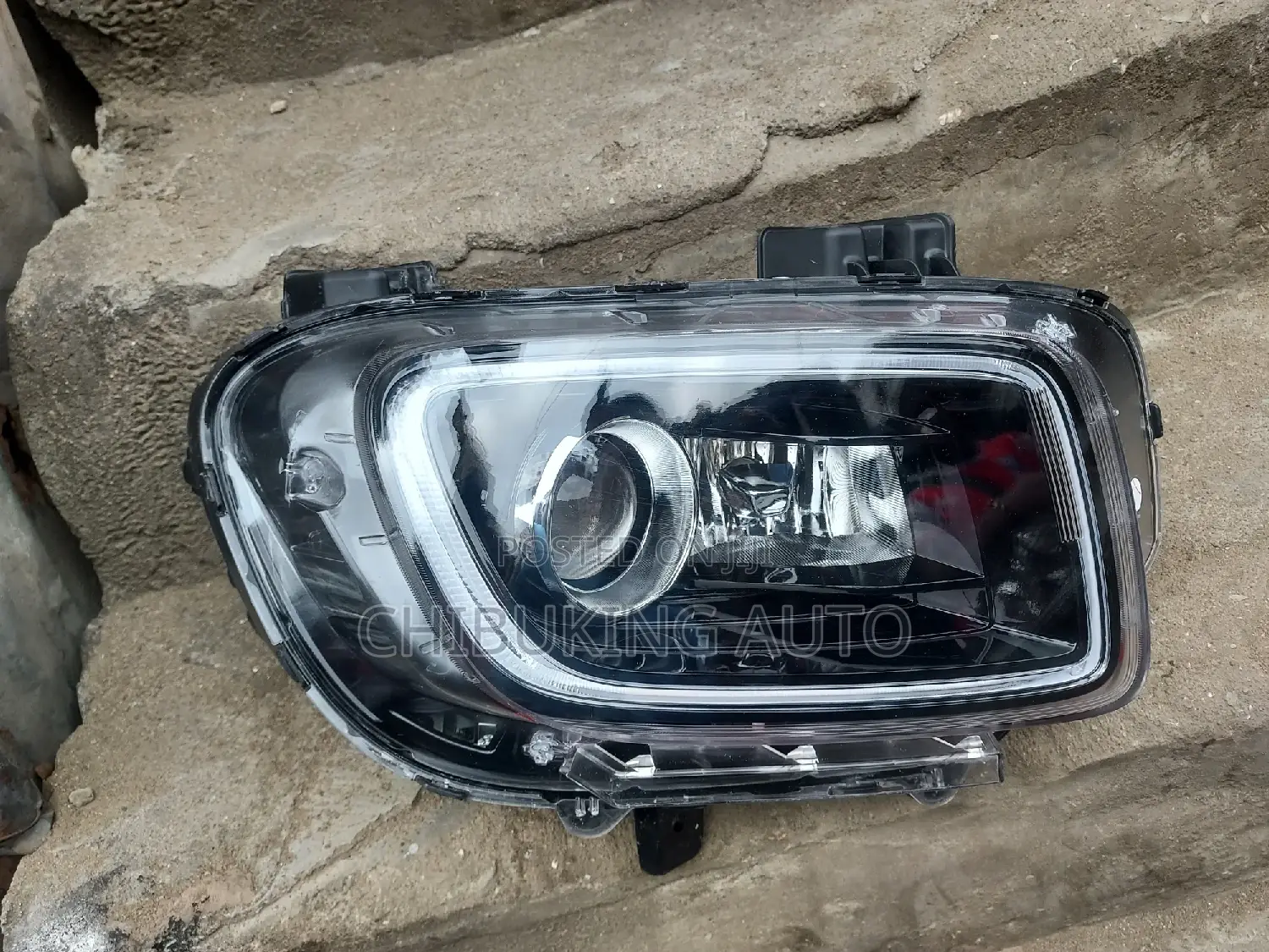 Headlight Hyundai Veneu 2015
