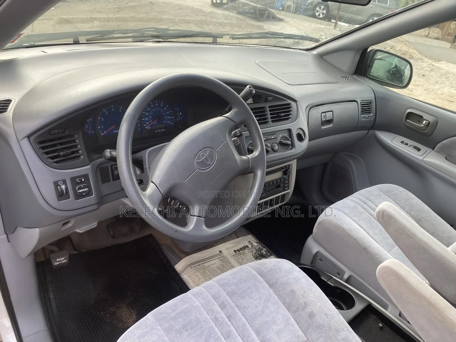 Toyota Sienna LE 2003 White