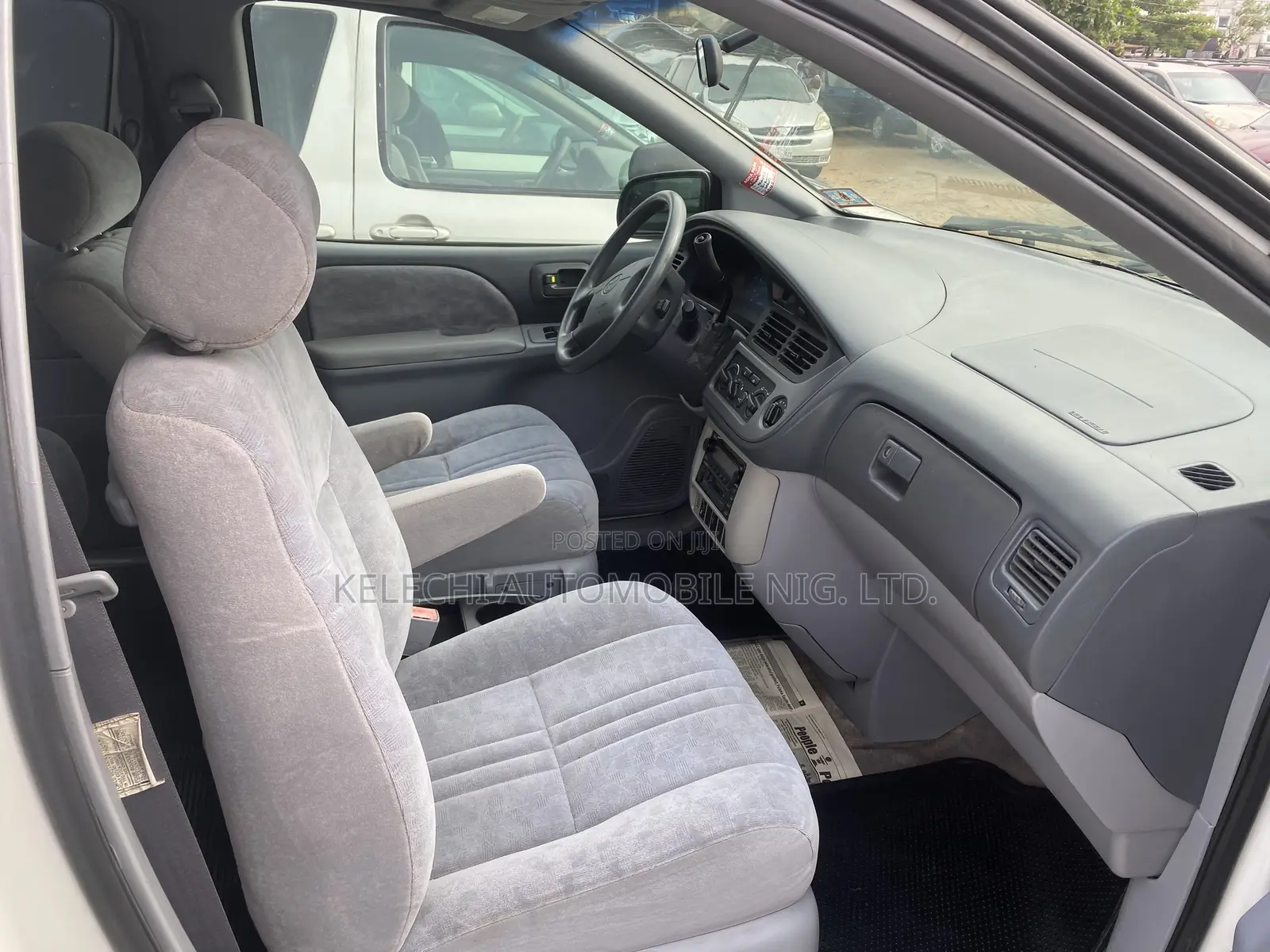 Toyota Sienna LE 2003 White